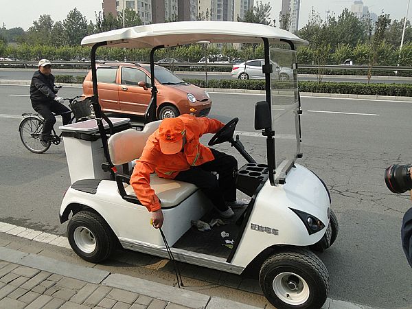 石家莊市二環(huán)路推廣垃圾裝卸機(jī)械化-垃圾清運車
