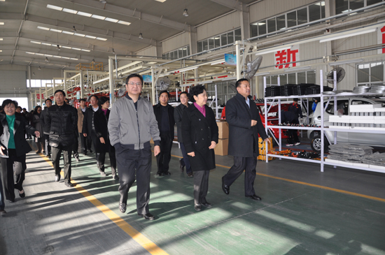 市政協(xié)主席王華清、副市長蔣文紅一行領(lǐng)導(dǎo)到河北新宇宙視察指導(dǎo)