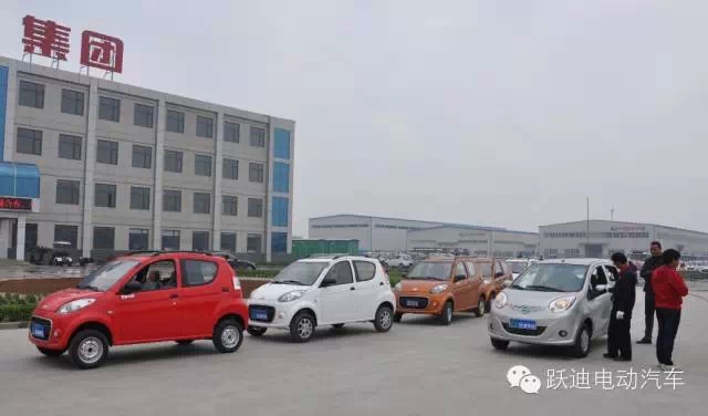 躍迪電動(dòng)汽車(chē)裝車(chē)完畢發(fā)往荊州，買(mǎi)躍迪電動(dòng)汽車(chē)可投保，解決您的后顧之憂(yōu)！