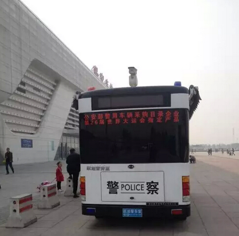 躍迪移動警務(wù)室執(zhí)勤于保定東站—全天候執(zhí)勤，確保人民安全