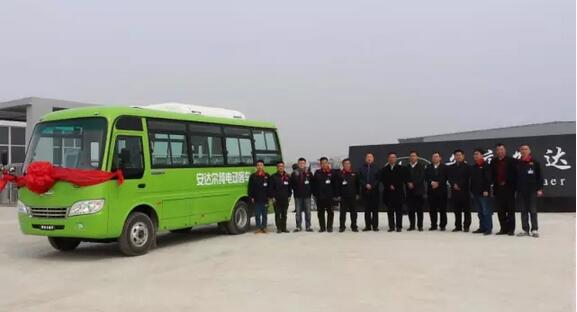 躍迪集團(tuán)旗下安慶安達(dá)爾公司首臺6.6米純電動公交客車順利下線