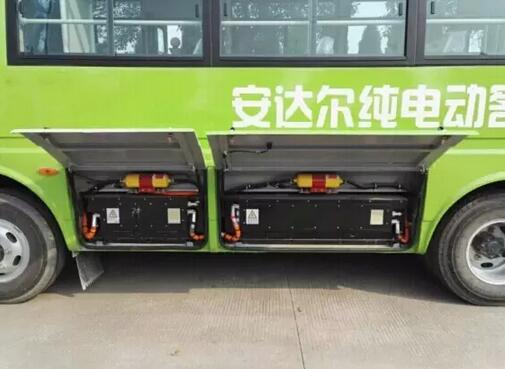 躍迪集團(tuán)旗下安慶安達(dá)爾公司首臺6.6米純電動公交客車順利下線