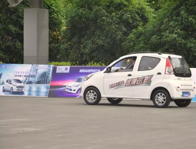 躍迪汽車強(qiáng)勢登錄南京新能源汽車展，引領(lǐng)行業(yè)發(fā)展新軌道