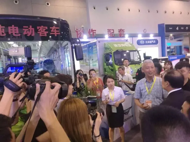 躍迪汽車帶您走進(jìn)2017絲博會暨21屆西洽會，感受展會盛況