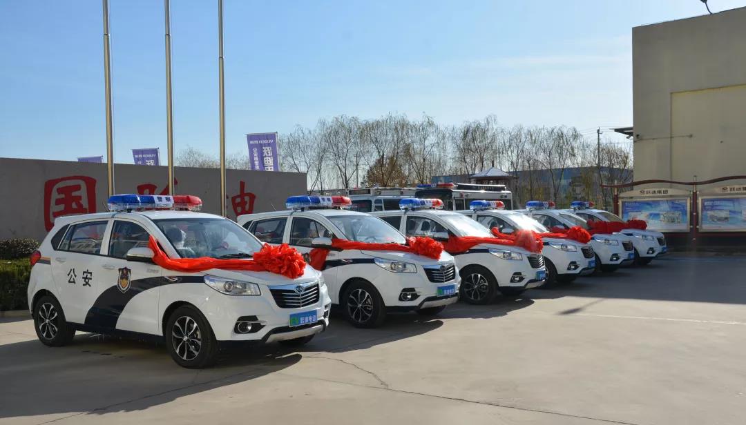 躍迪電動巡邏車裝車完畢,準(zhǔn)備發(fā)往湖北