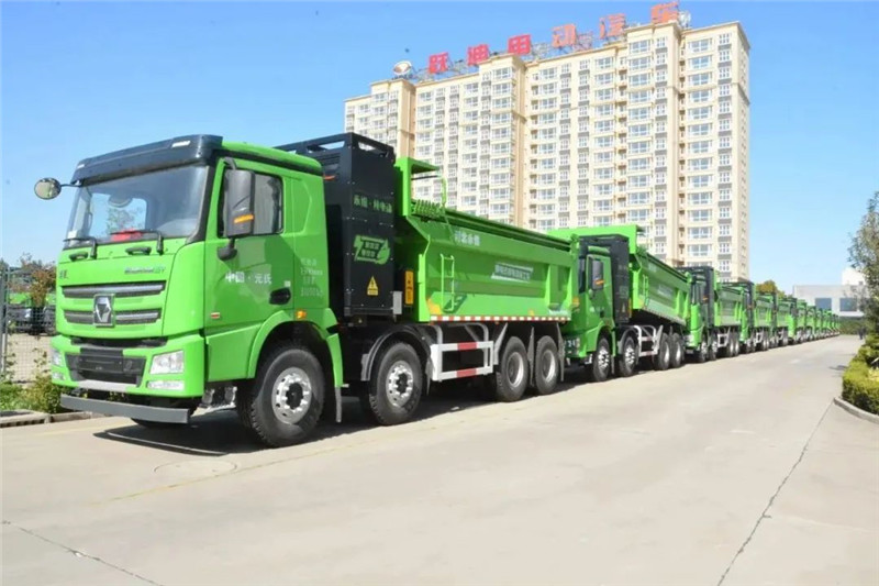 石家莊市人大常委會(huì)一行人到躍迪汽車(chē)參觀(guān)調(diào)研