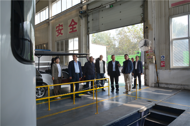 石家莊市人大常委會(huì)一行人到躍迪汽車(chē)參觀(guān)調(diào)研