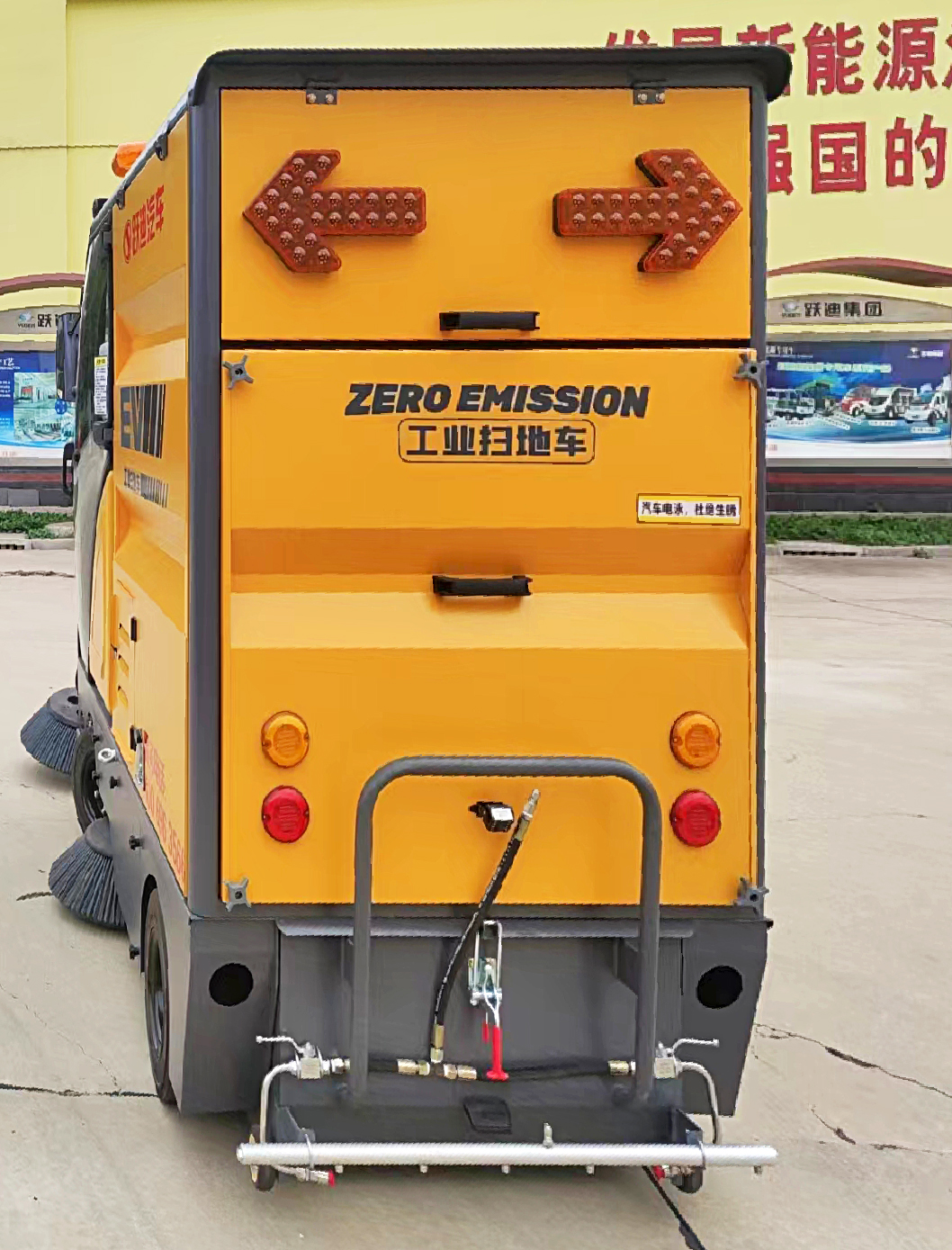 強(qiáng)力吸塵，高效清掃-躍迪小型清掃車