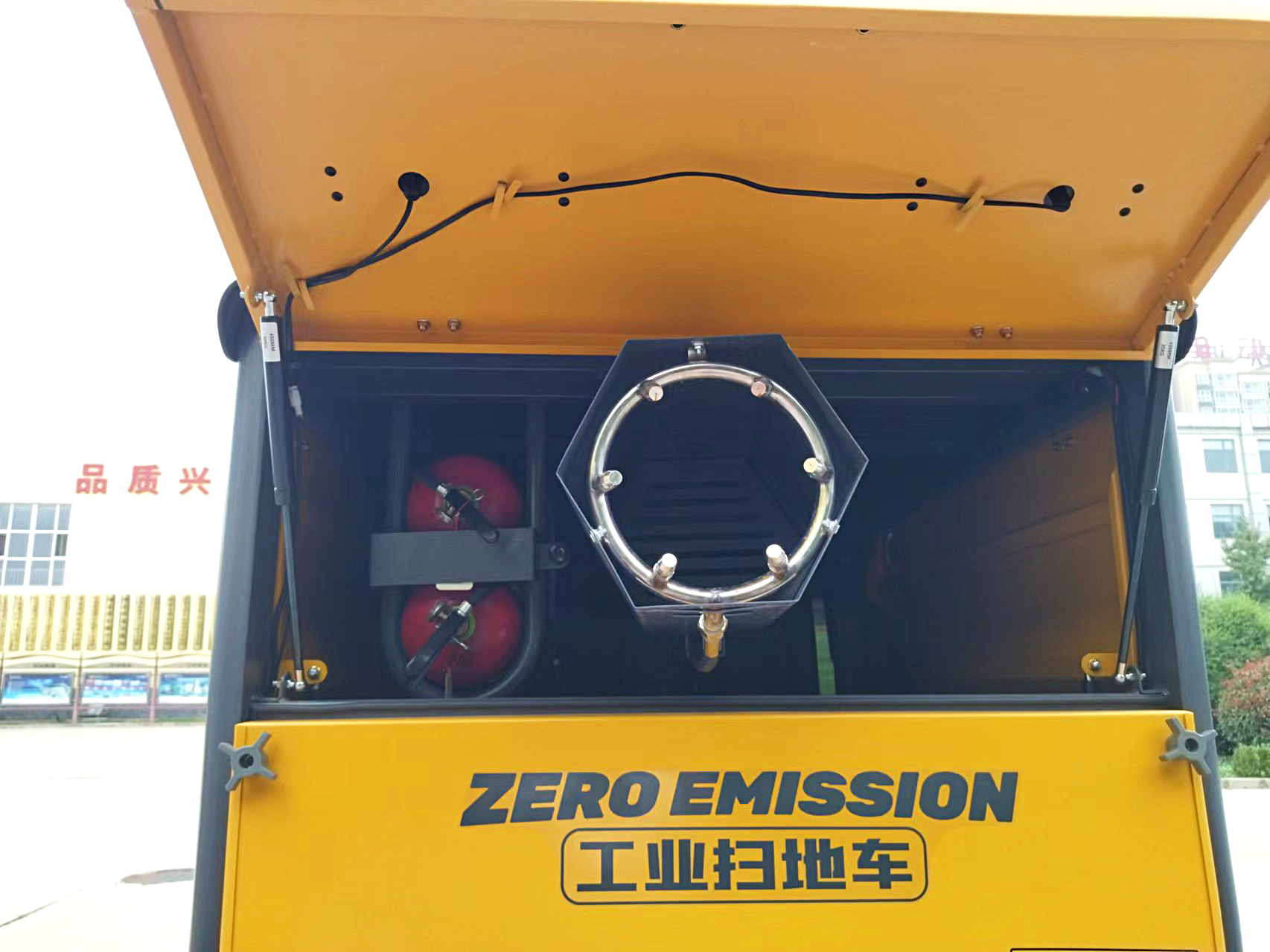 強(qiáng)力吸塵，高效清掃-躍迪小型清掃車