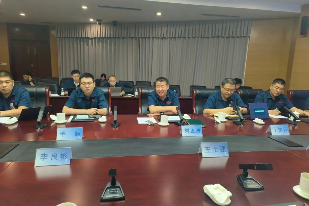 鋰業(yè)巨頭贛鋒鋰業(yè)董事長(zhǎng)李良彬、躍迪集團(tuán)董事長(zhǎng)呂洪濤聯(lián)袂造訪中國(guó)重汽，與劉正濤董事長(zhǎng)洽談新能源領(lǐng)域合作前景