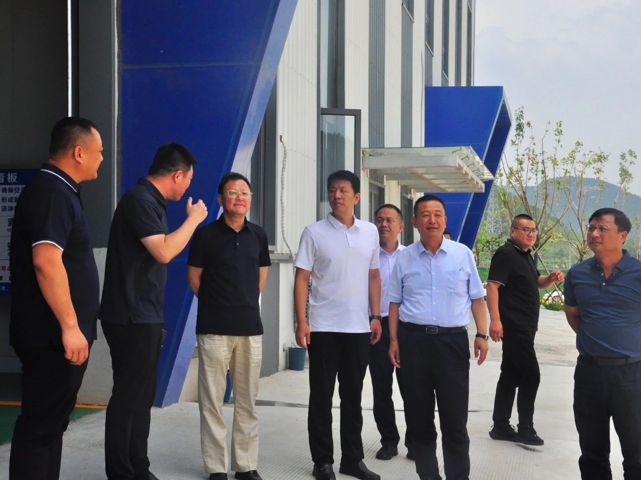 贛鋒鋰業(yè)集團(tuán)董事長李良彬蒞臨躍迪集團(tuán)參觀指導(dǎo)
